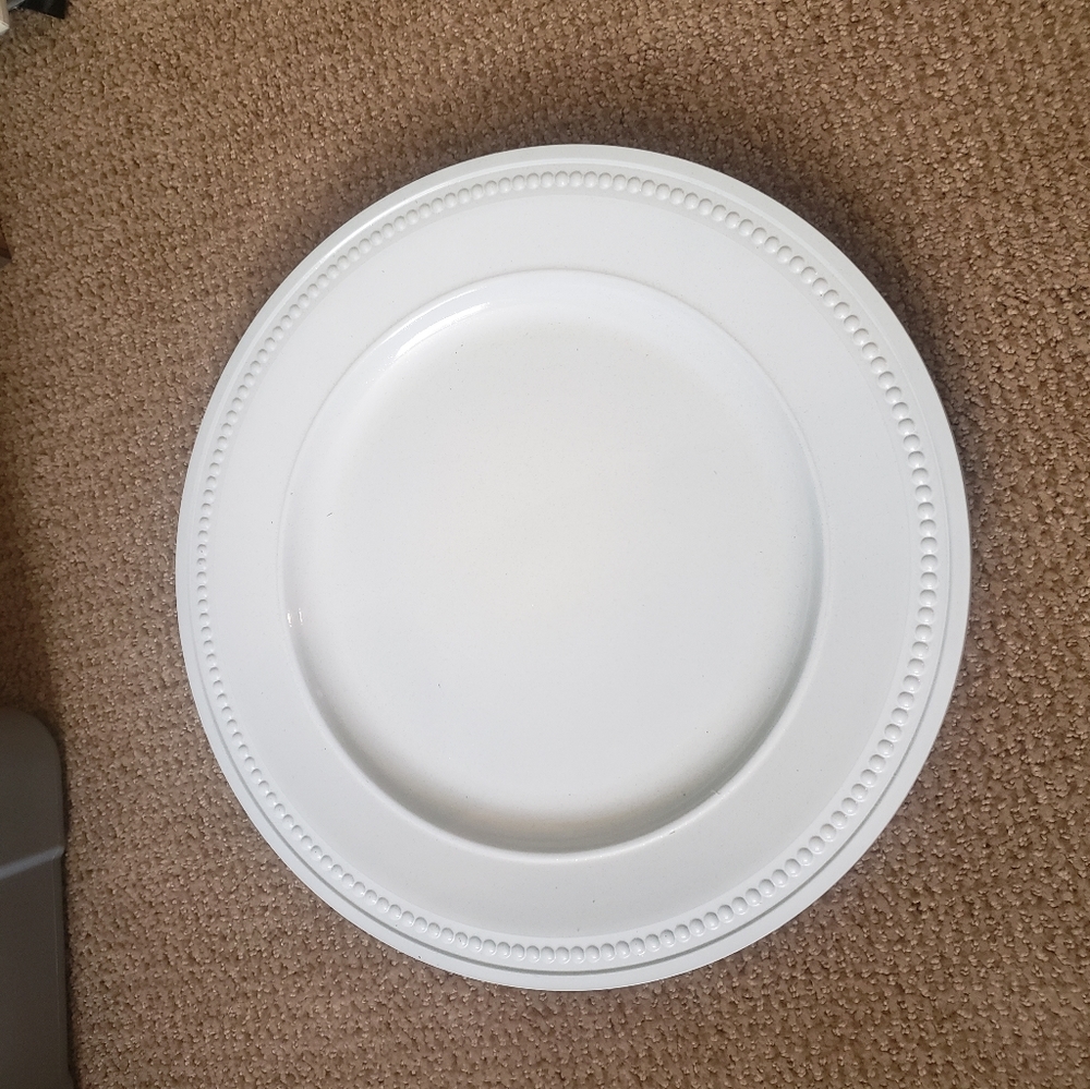 Charger plates, ivory